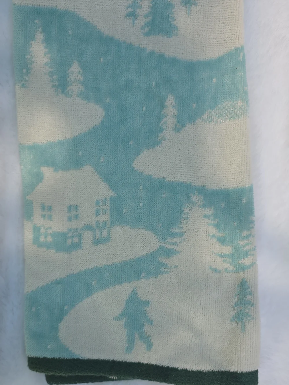 NWT One Christmas Hand Towel 100% Cotton Ice Skating Trees Snow Winter ⛸️❄️🌲